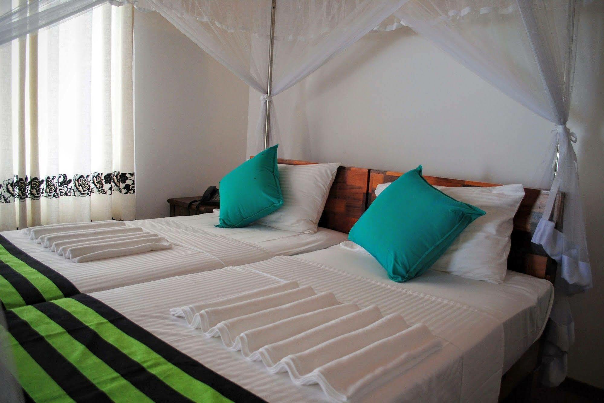 Miura Dutch Edge Bed & Breakfast 2*